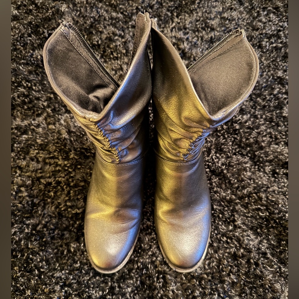 BareTraps Black Heeled Boots